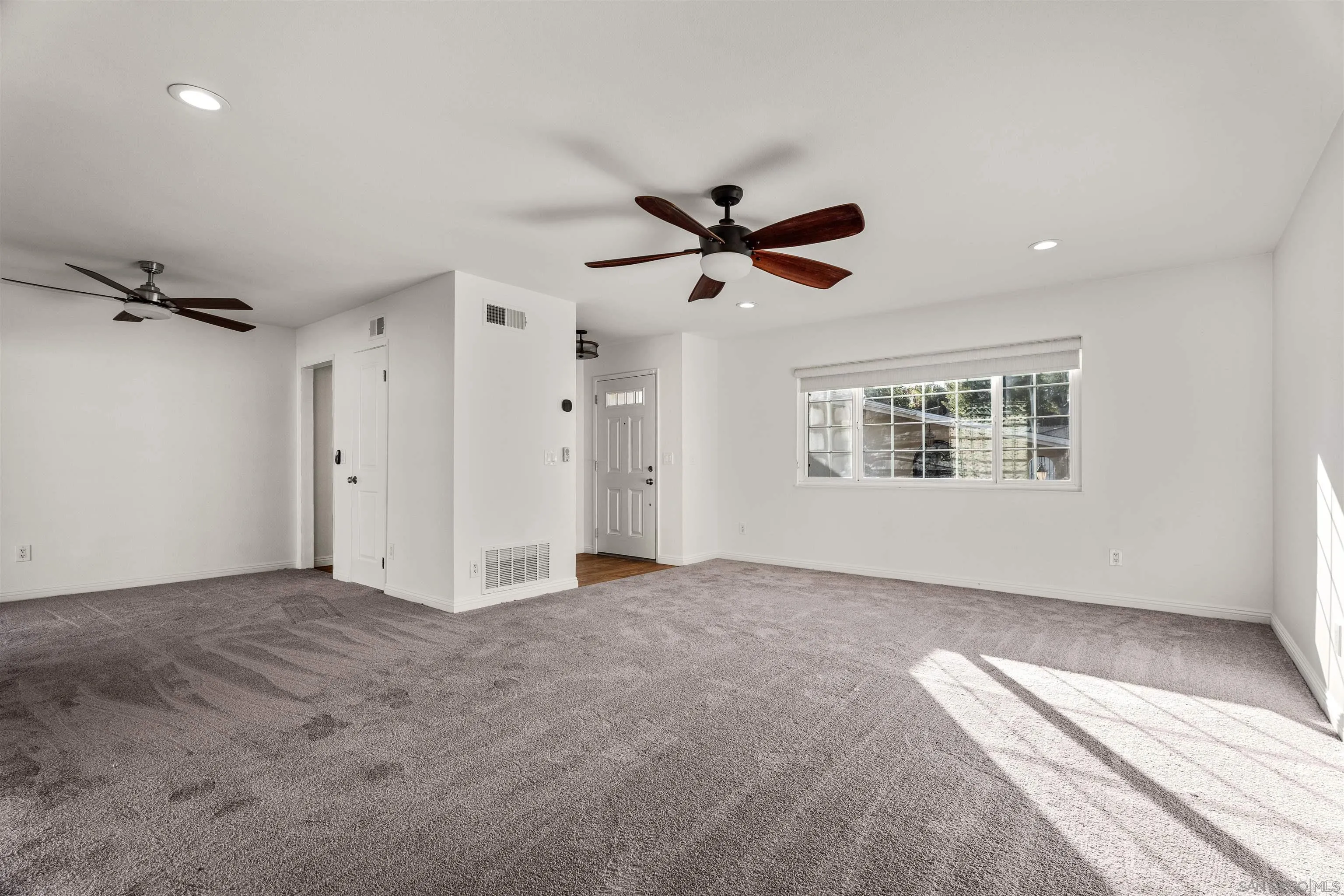 https://cdn.realtyfeed.com/cdn/127/2601179/b8abd7052752c9180325515169187f67.webp