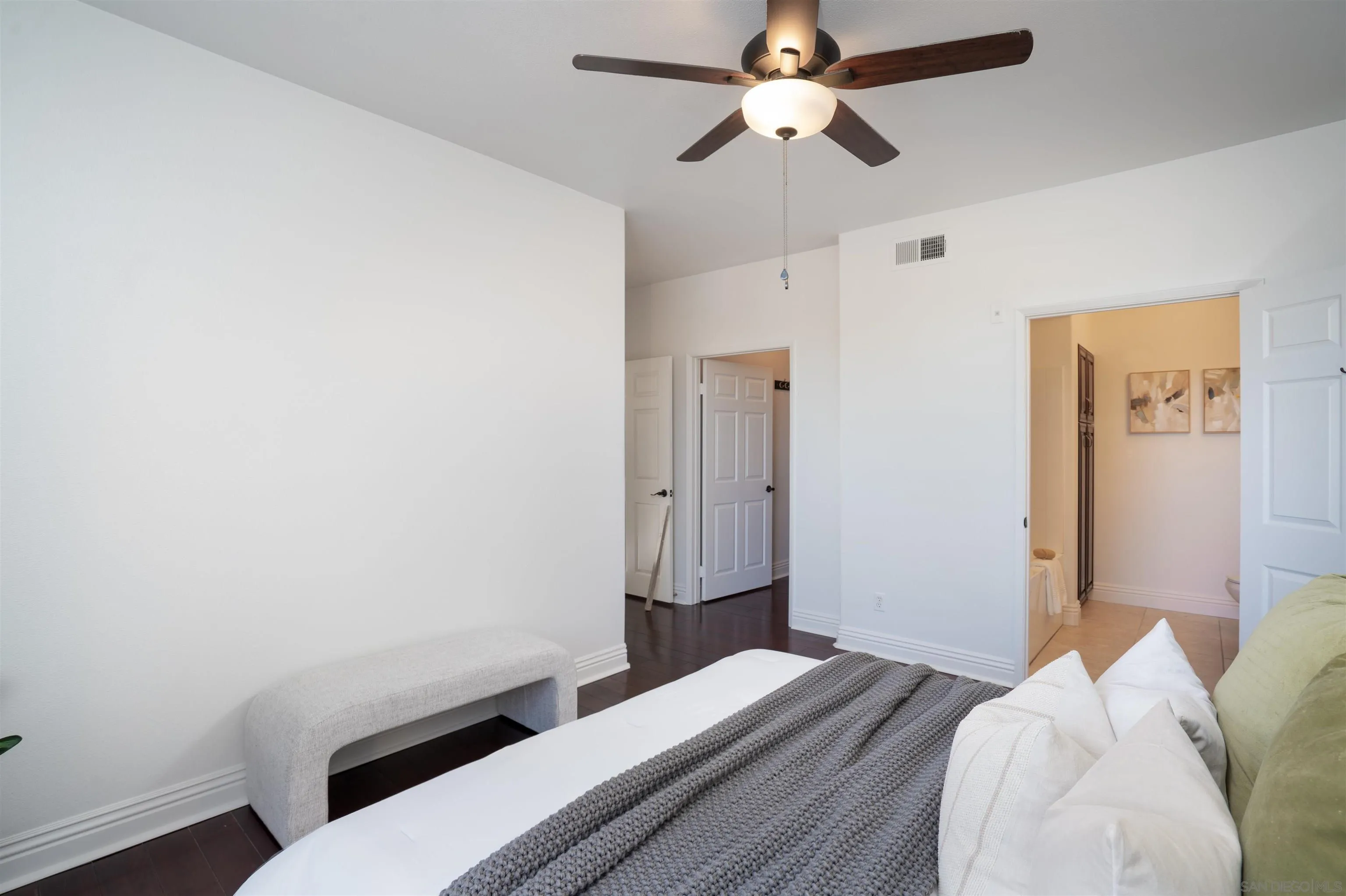 https://cdn.realtyfeed.com/cdn/127/2601181/9477eaaaabaa89873817c50cac9706b1.webp