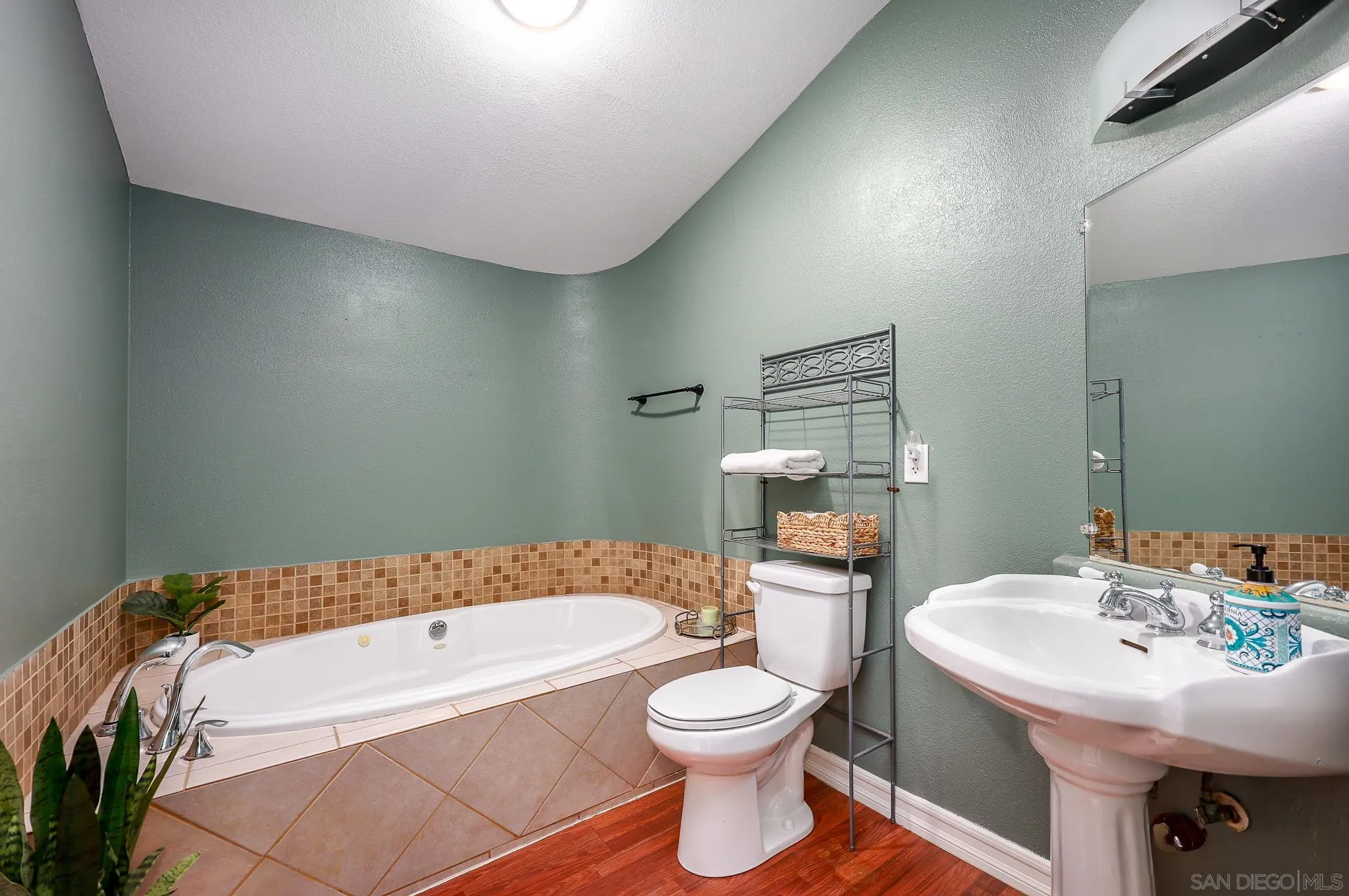 https://cdn.realtyfeed.com/cdn/127/2601184/34e6a308a8c2e02d445e42dd0b67f906.webp