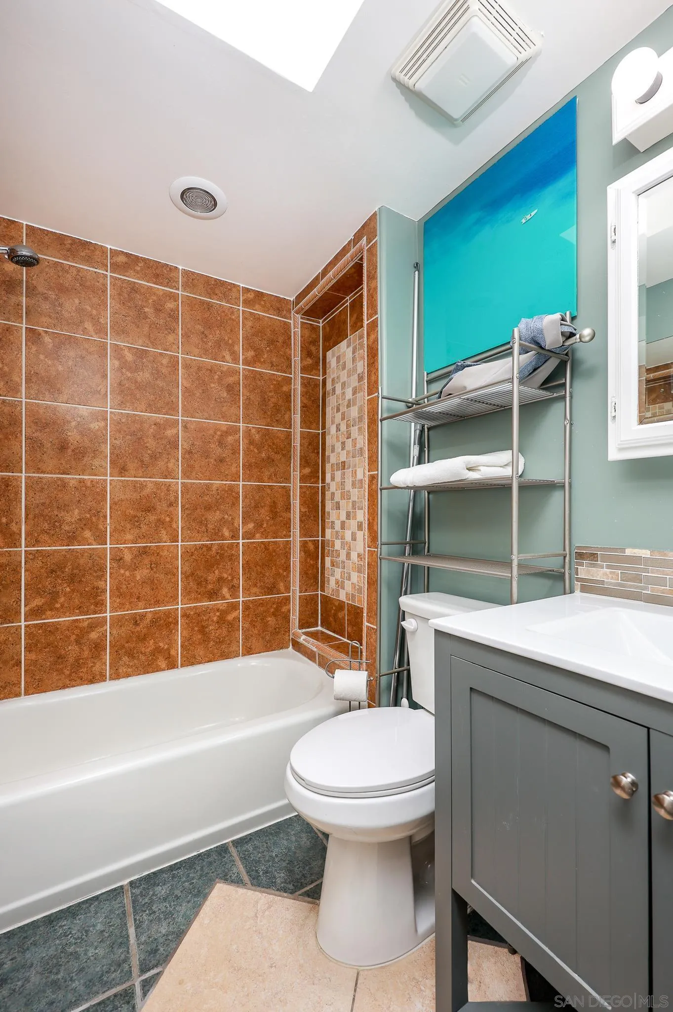https://cdn.realtyfeed.com/cdn/127/2601184/7d14602989820040d93bb0aab7f22e78.webp