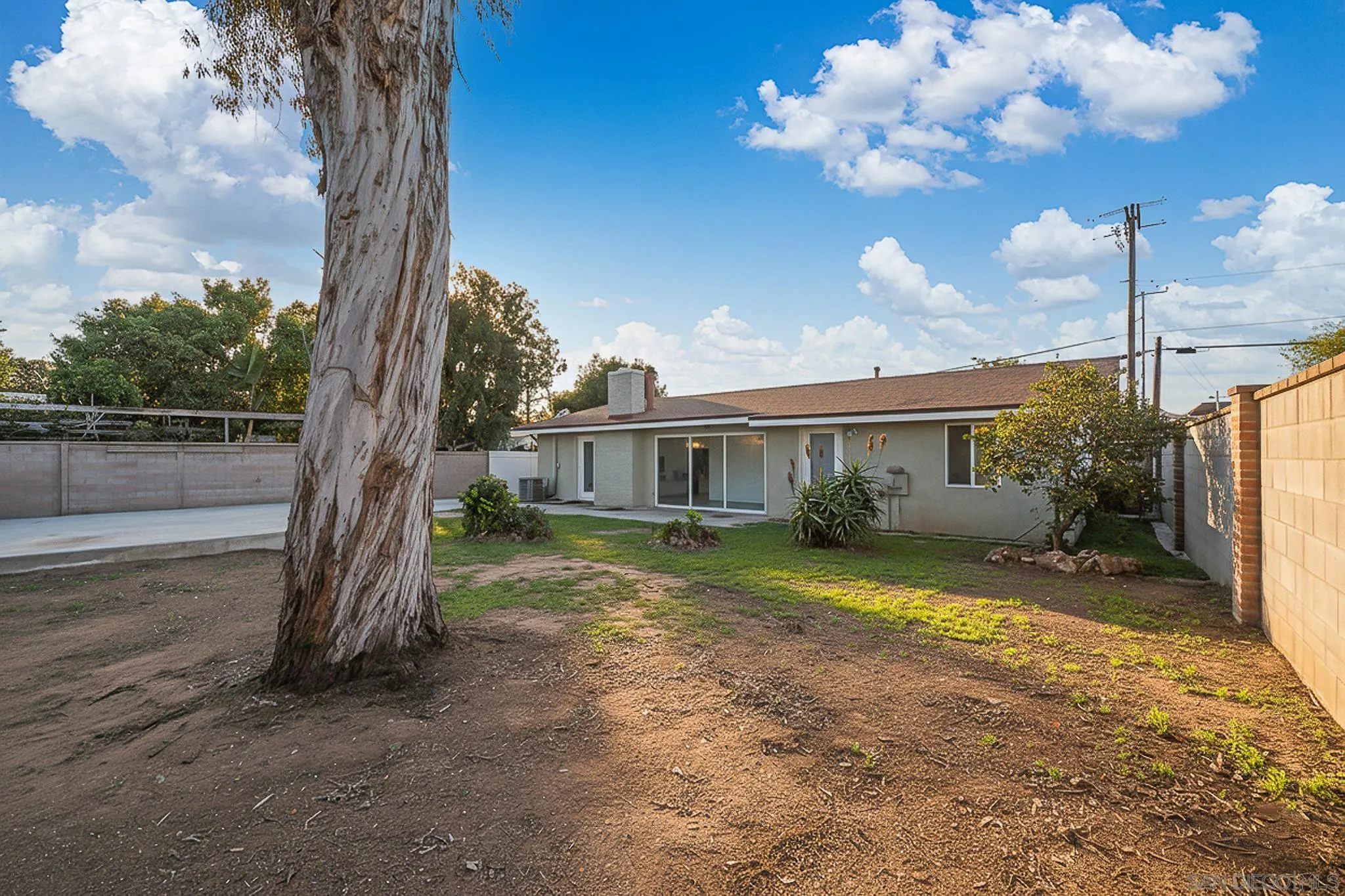 https://cdn.realtyfeed.com/cdn/127/2601184/975e2c547a754c18292dc041e817f1b4.webp