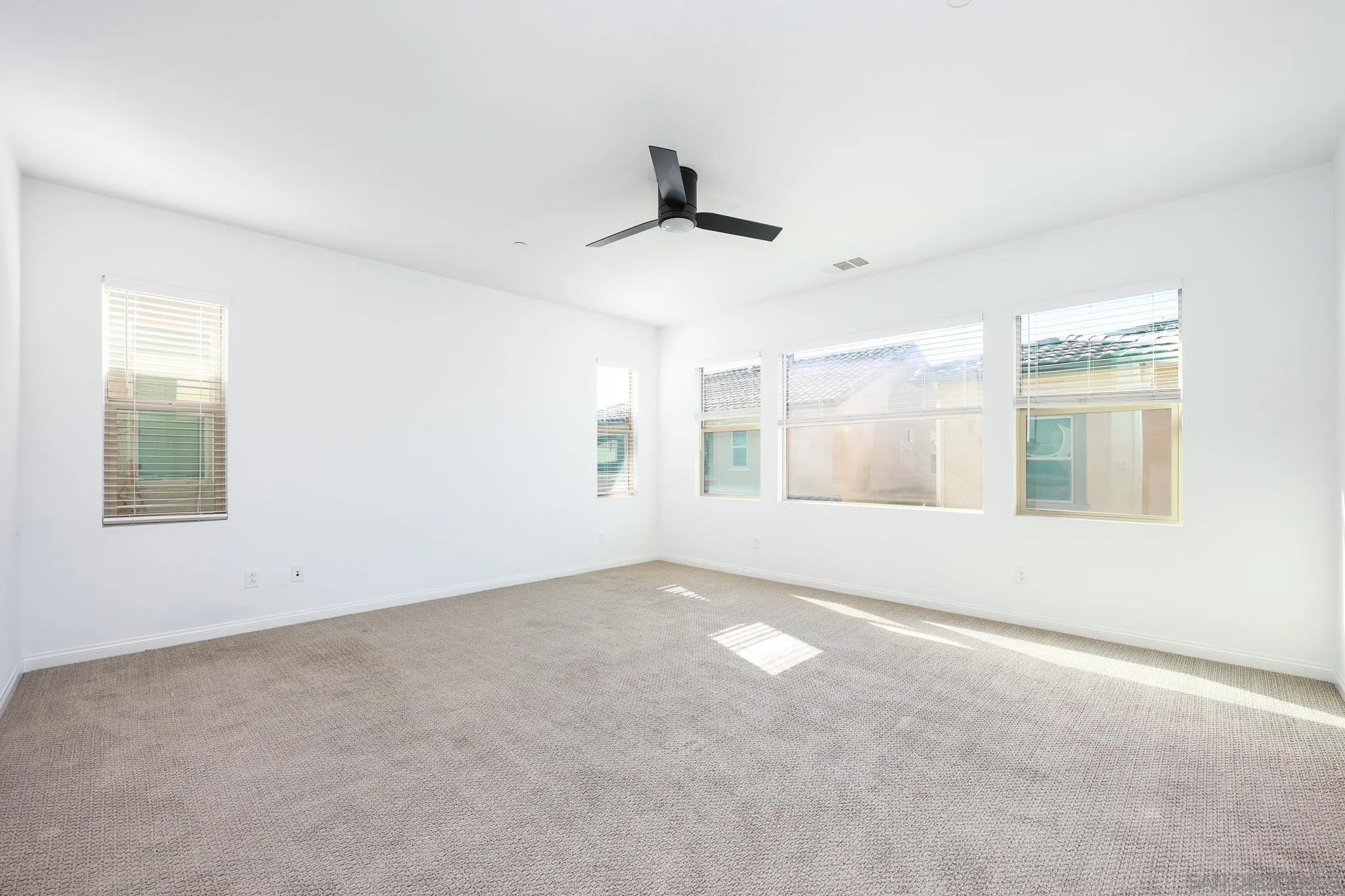 https://cdn.realtyfeed.com/cdn/127/2601185/0ad59a6254d2ef161564be1f1d7c9135.webp