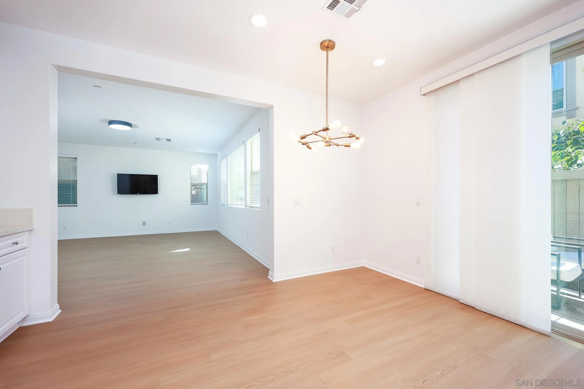 https://cdn.realtyfeed.com/cdn/127/2601185/5ddc89d202120e20852386c30582ea78.webp