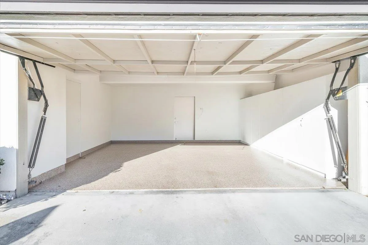 https://cdn.realtyfeed.com/cdn/127/2601186/d9148f434c41474e4c1c761f6879d052.webp