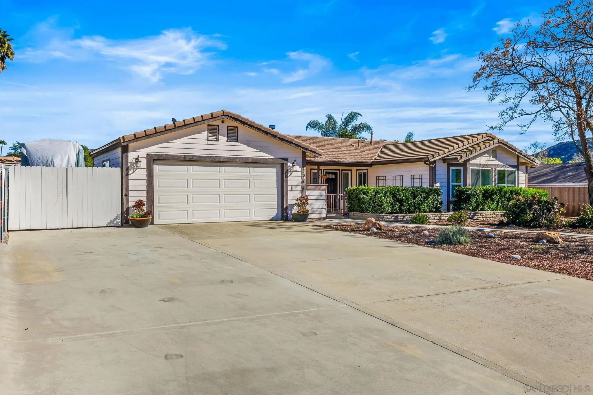 https://cdn.realtyfeed.com/cdn/127/2601189/30c00764a15ce12e5d5abee6379697ec.webp