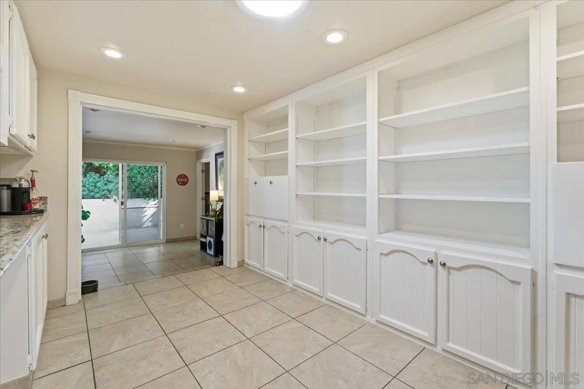 https://cdn.realtyfeed.com/cdn/127/2601193/4a492f9a264577e79d8349540667a037.webp