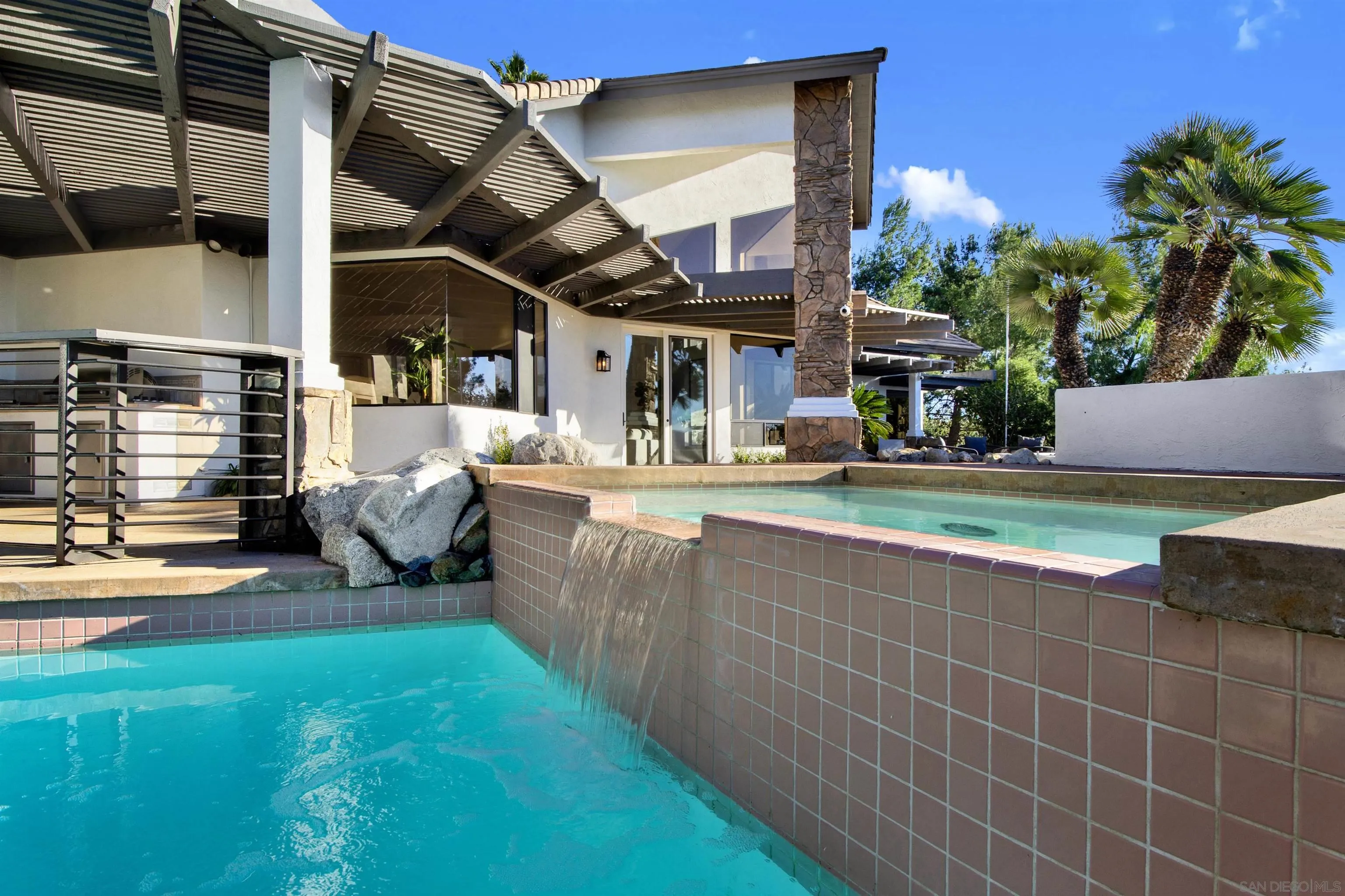 https://cdn.realtyfeed.com/cdn/127/2601213/0ca7d02d7b6175bb69b5617541997b8b.webp