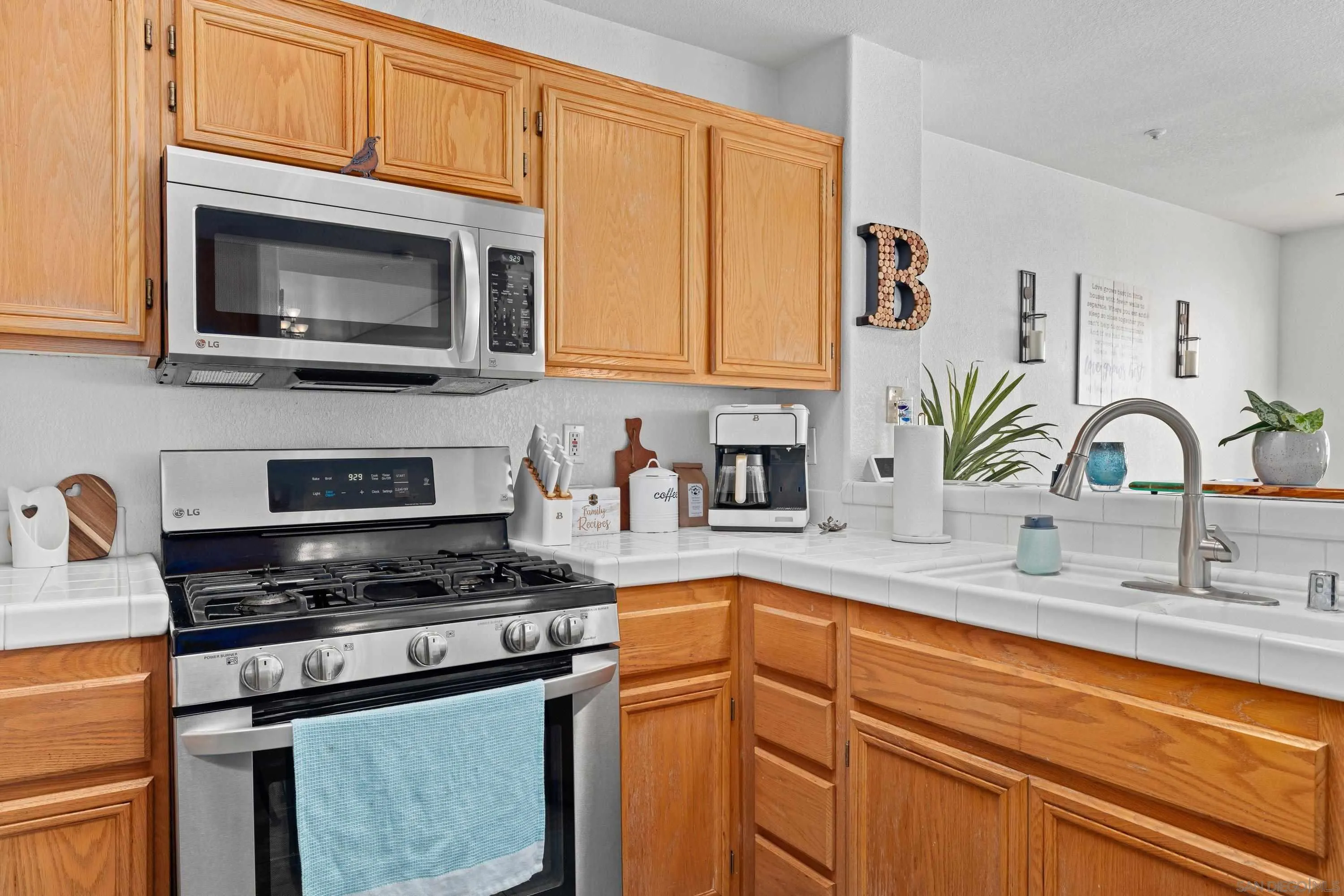 https://cdn.realtyfeed.com/cdn/127/2601216/51f76fd490ab616b3593940213d876f8.webp