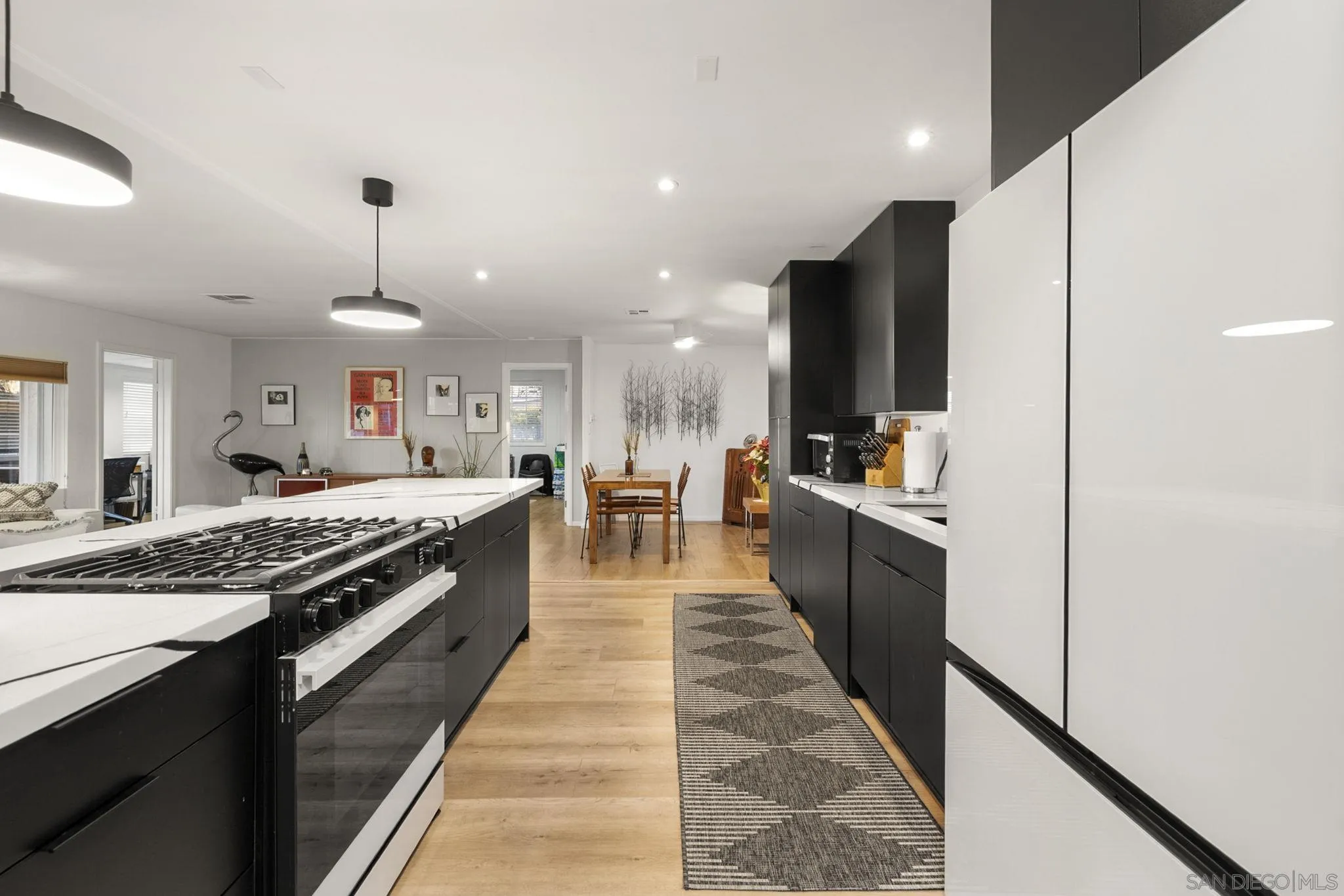 https://cdn.realtyfeed.com/cdn/127/2601217/18cc9c83bc18efe7c727924f3b7926c1.webp