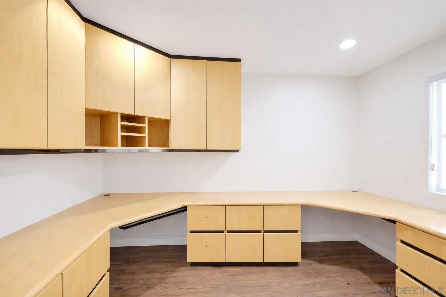 https://cdn.realtyfeed.com/cdn/127/2601220/2a780da635d374af998500ae67b99389.webp