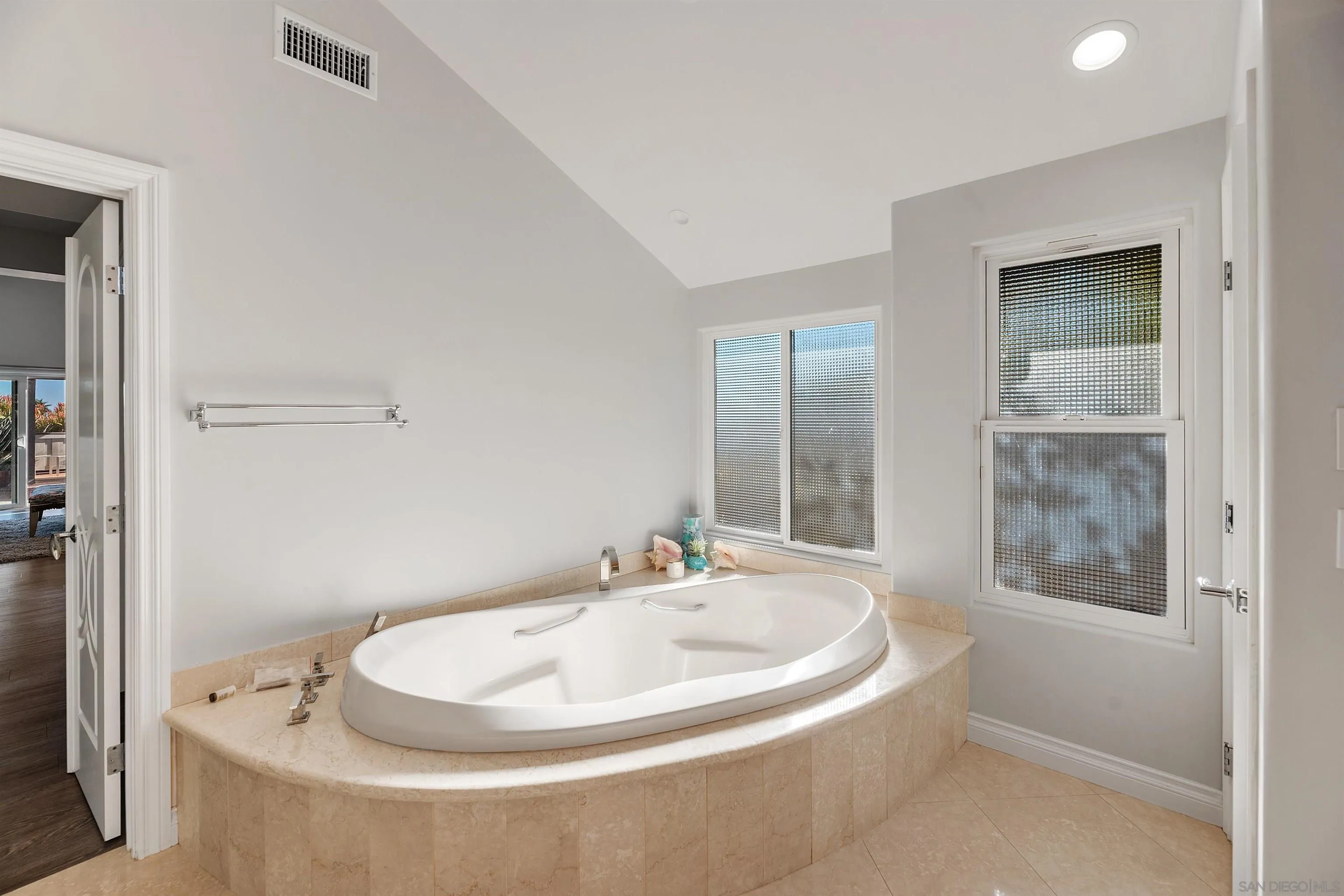 https://cdn.realtyfeed.com/cdn/127/2601220/c89acff194d7d6119990460353b32f63.webp