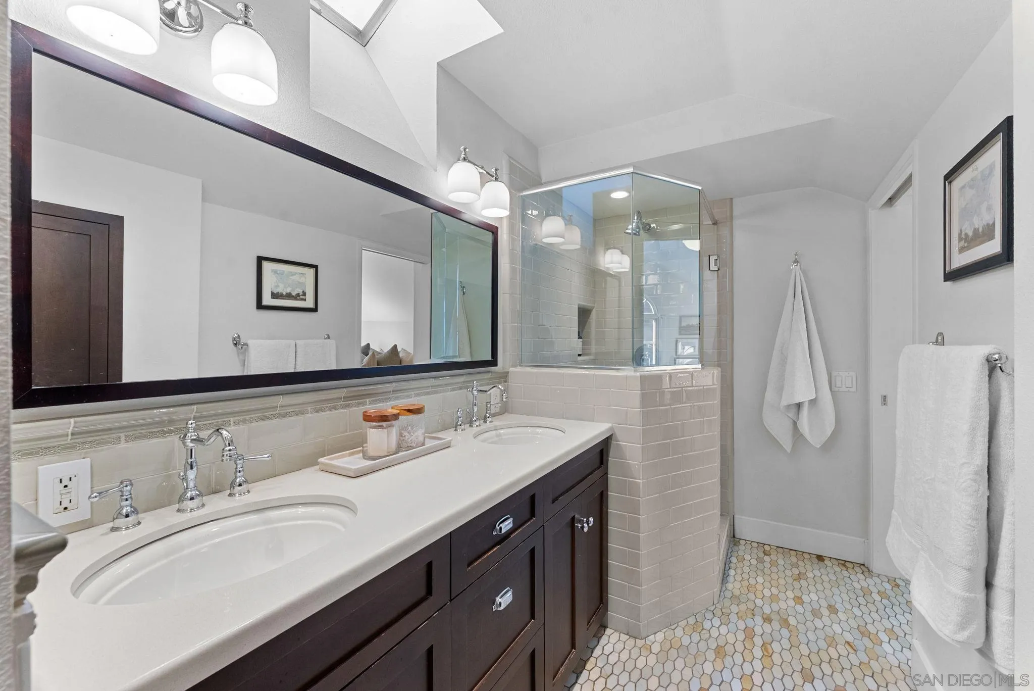 https://cdn.realtyfeed.com/cdn/127/2601221/6c20044b29c12202e378ad2134edac69.webp