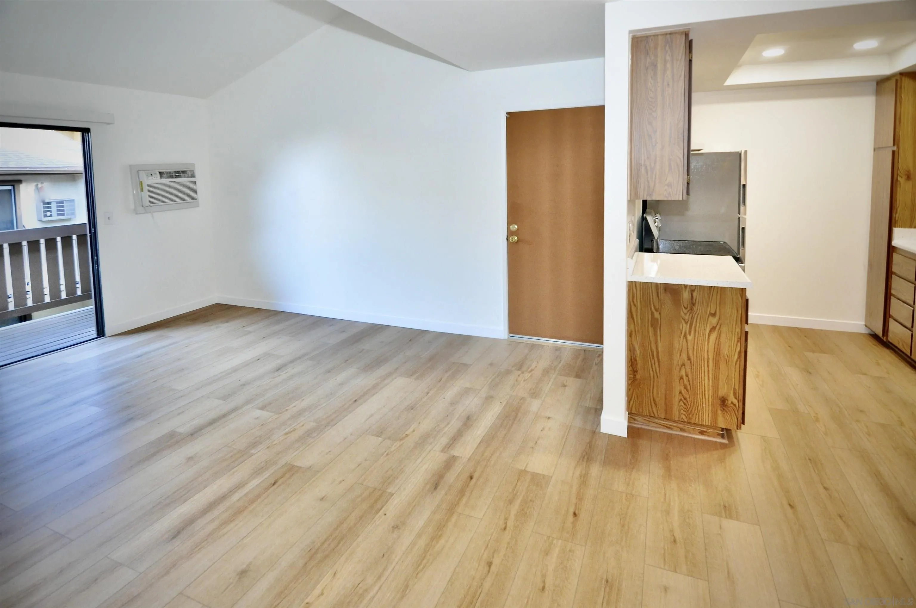 https://cdn.realtyfeed.com/cdn/127/2601235/594c6c5e3e98efbc9a5b92940177d254.webp