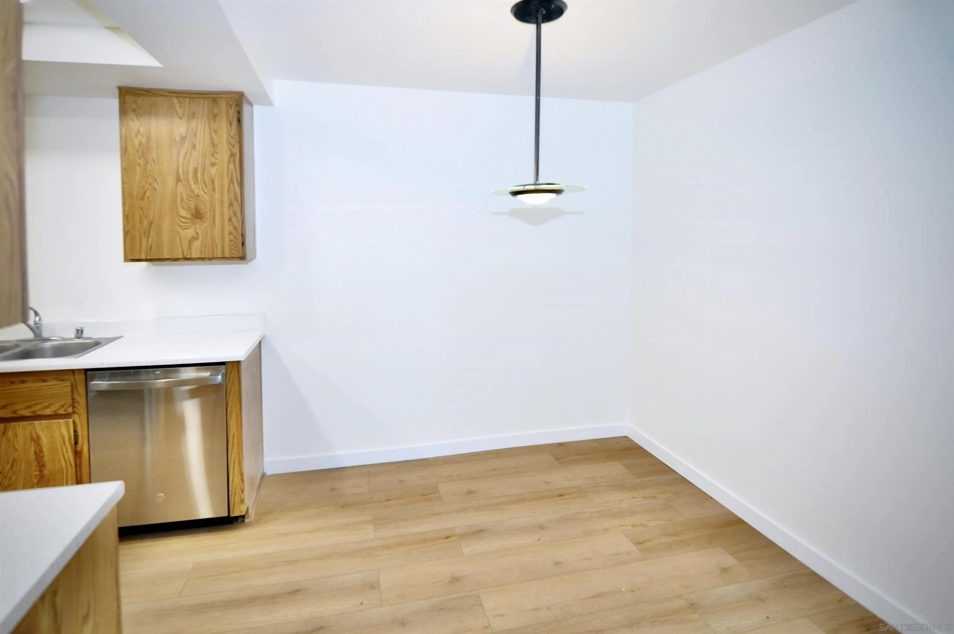 https://cdn.realtyfeed.com/cdn/127/2601235/914212dc93870316dbc9be18757a7c47.webp