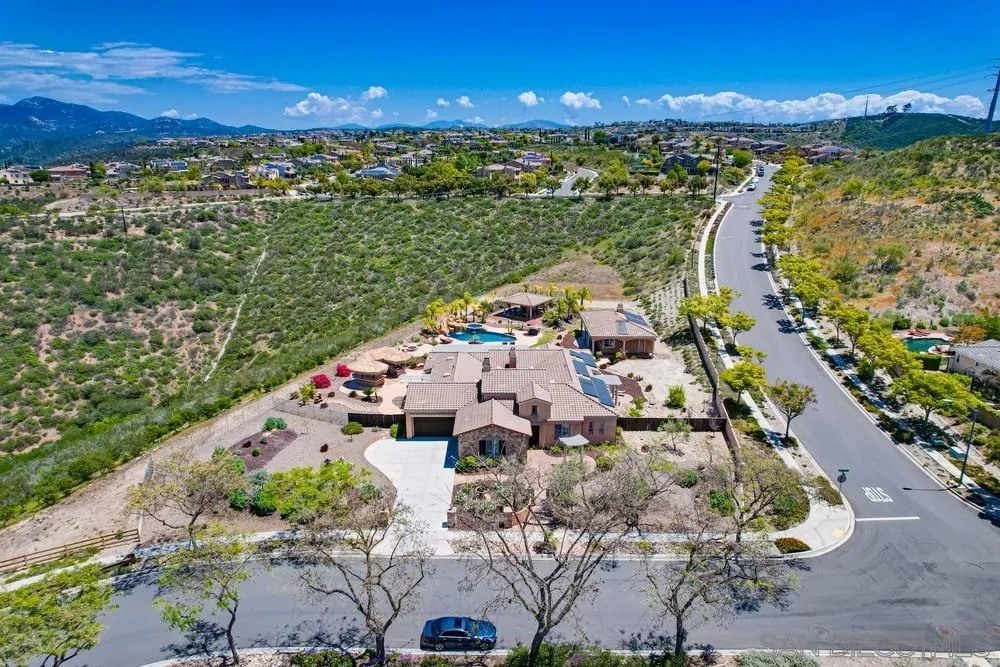 https://cdn.realtyfeed.com/cdn/127/2601237/98311c7ed021d3de82833f949e1134fd.webp
