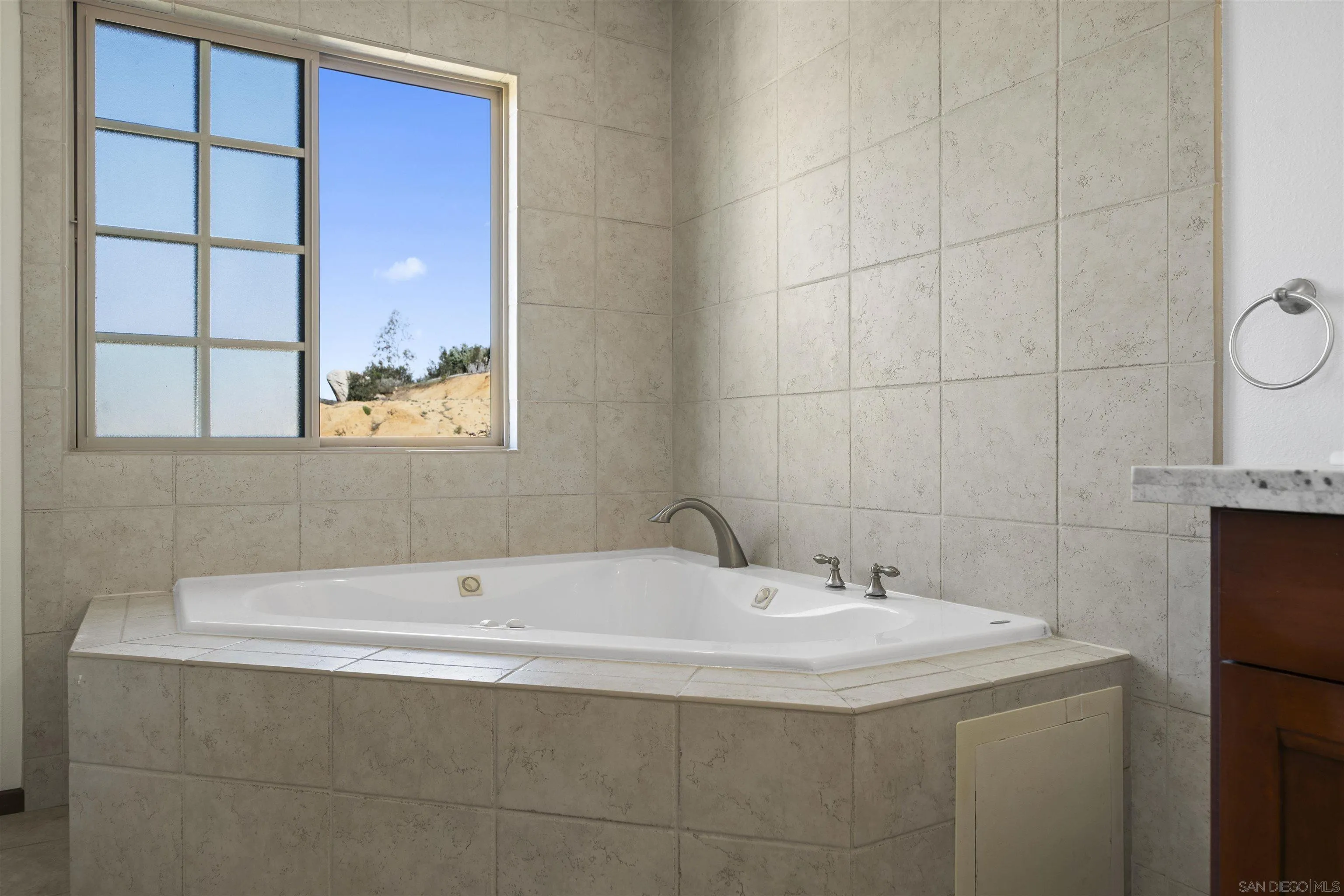https://cdn.realtyfeed.com/cdn/127/2601248/153915cff7094b85064b2985ce42539c.webp