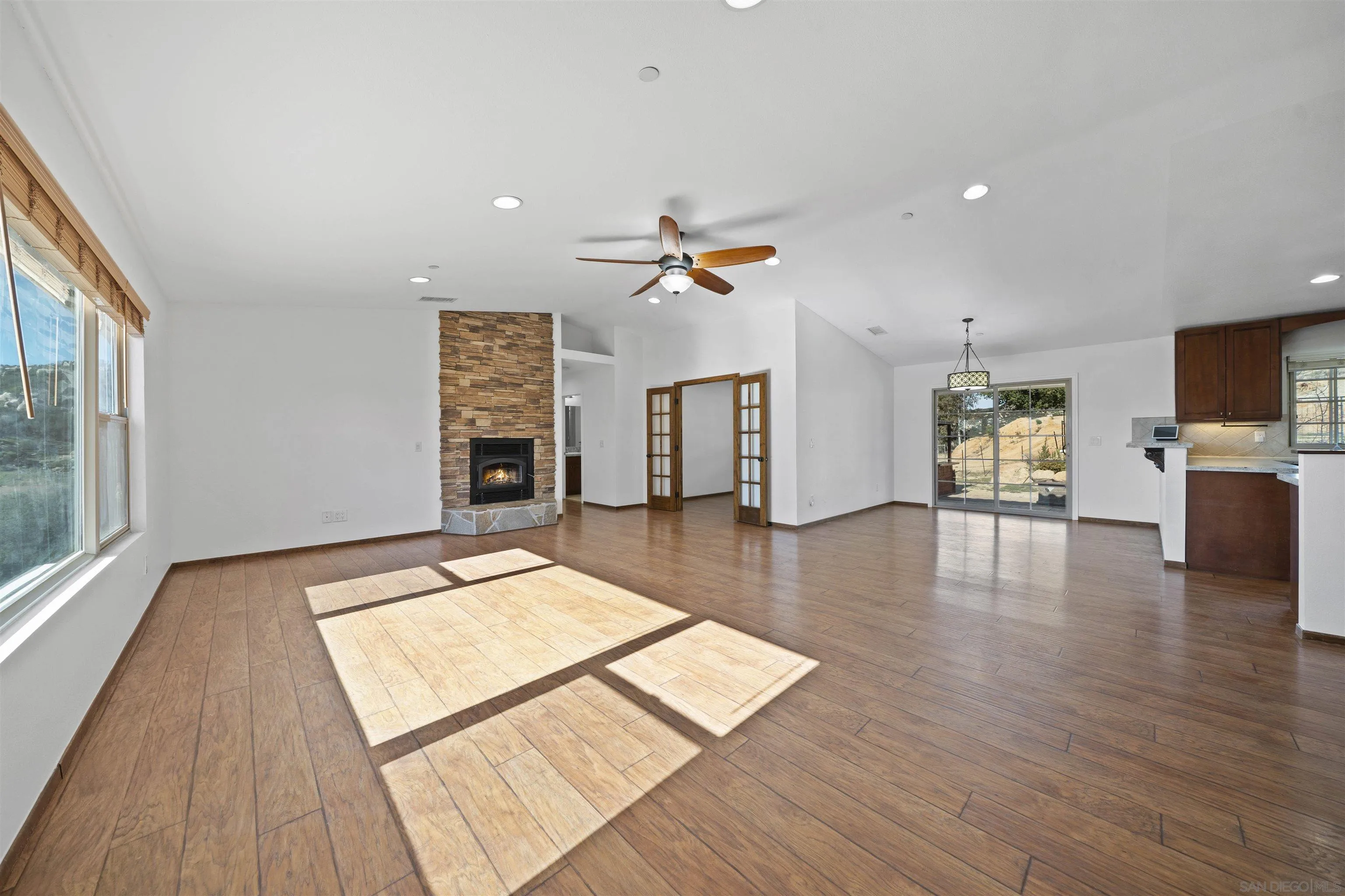 https://cdn.realtyfeed.com/cdn/127/2601248/93c25cd4291d0ec3d03803b6561b9617.webp