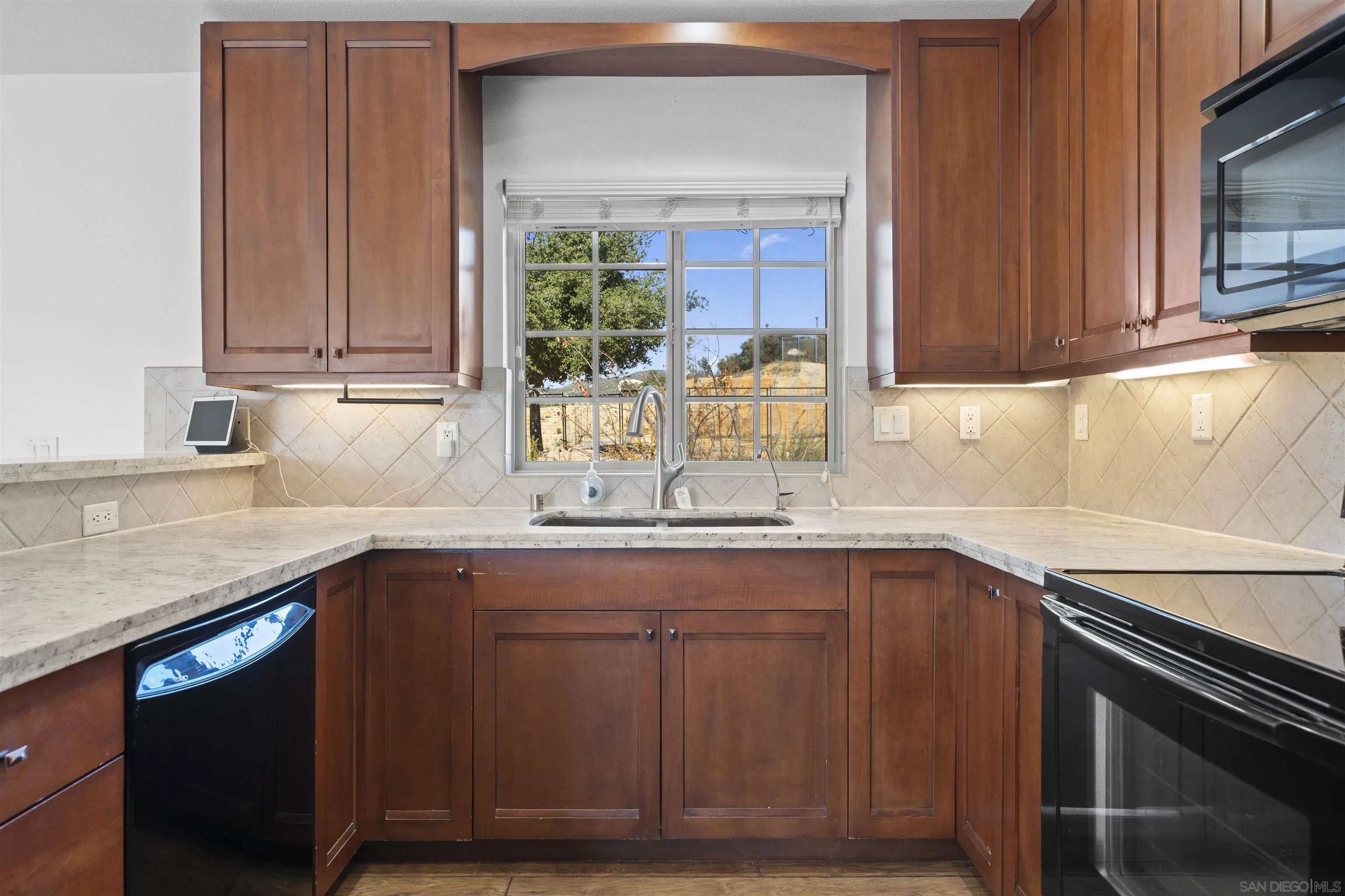 https://cdn.realtyfeed.com/cdn/127/2601248/ac02920a0786f687396c0107fea20acd.webp