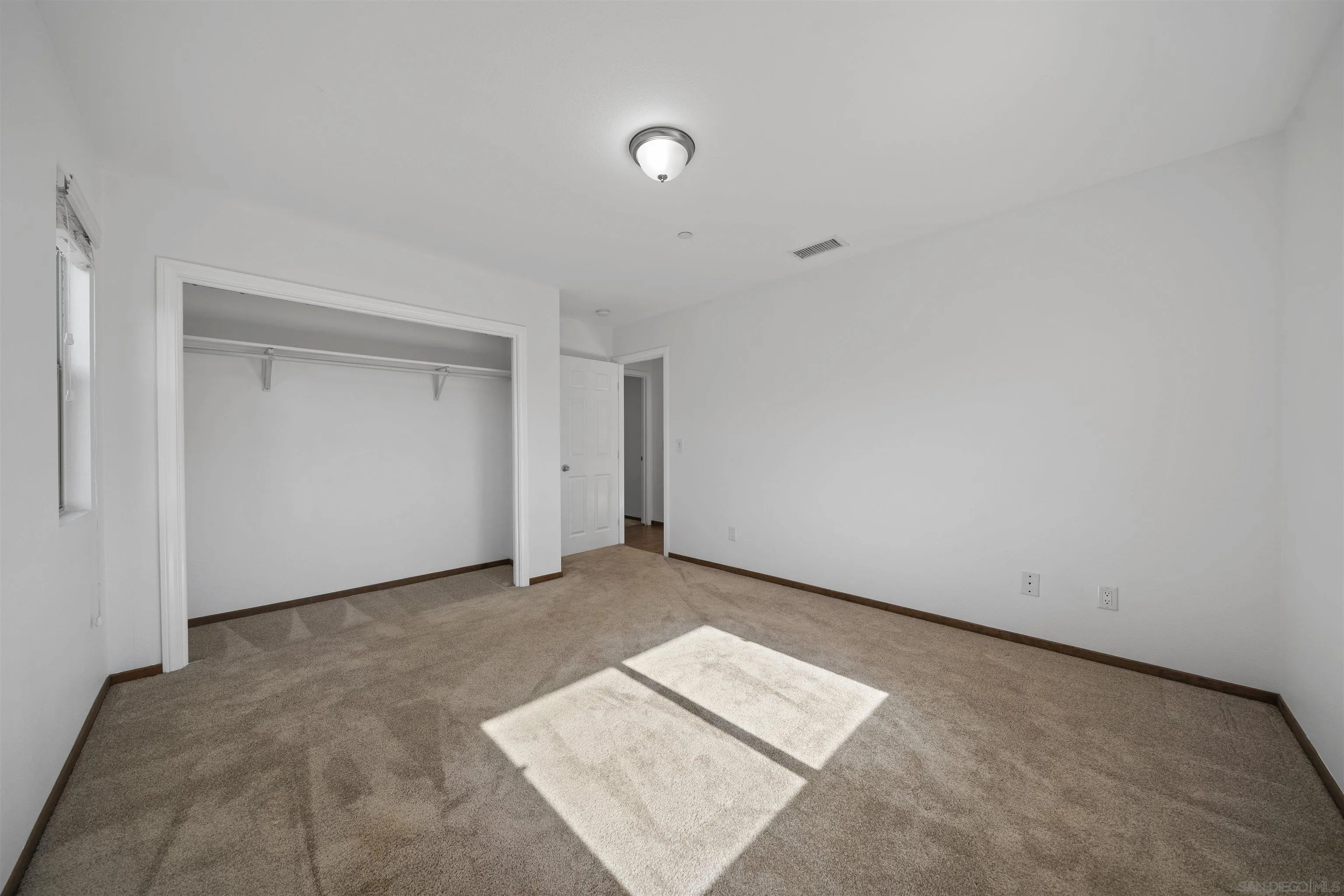 https://cdn.realtyfeed.com/cdn/127/2601248/b97a2957bab8621aada140a431ab6329.webp