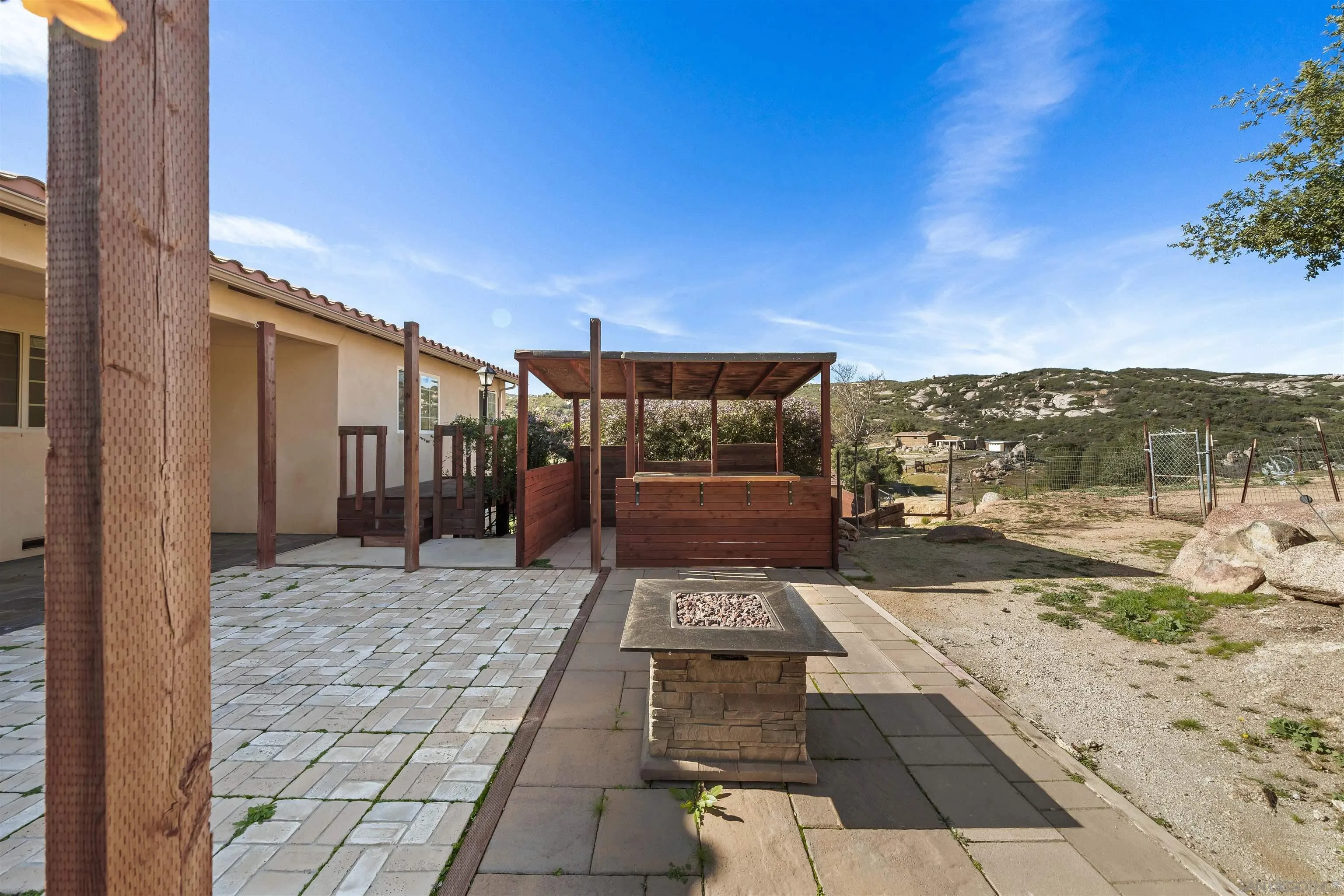 https://cdn.realtyfeed.com/cdn/127/2601248/ef5fbce5b546d907053464328a564a00.webp