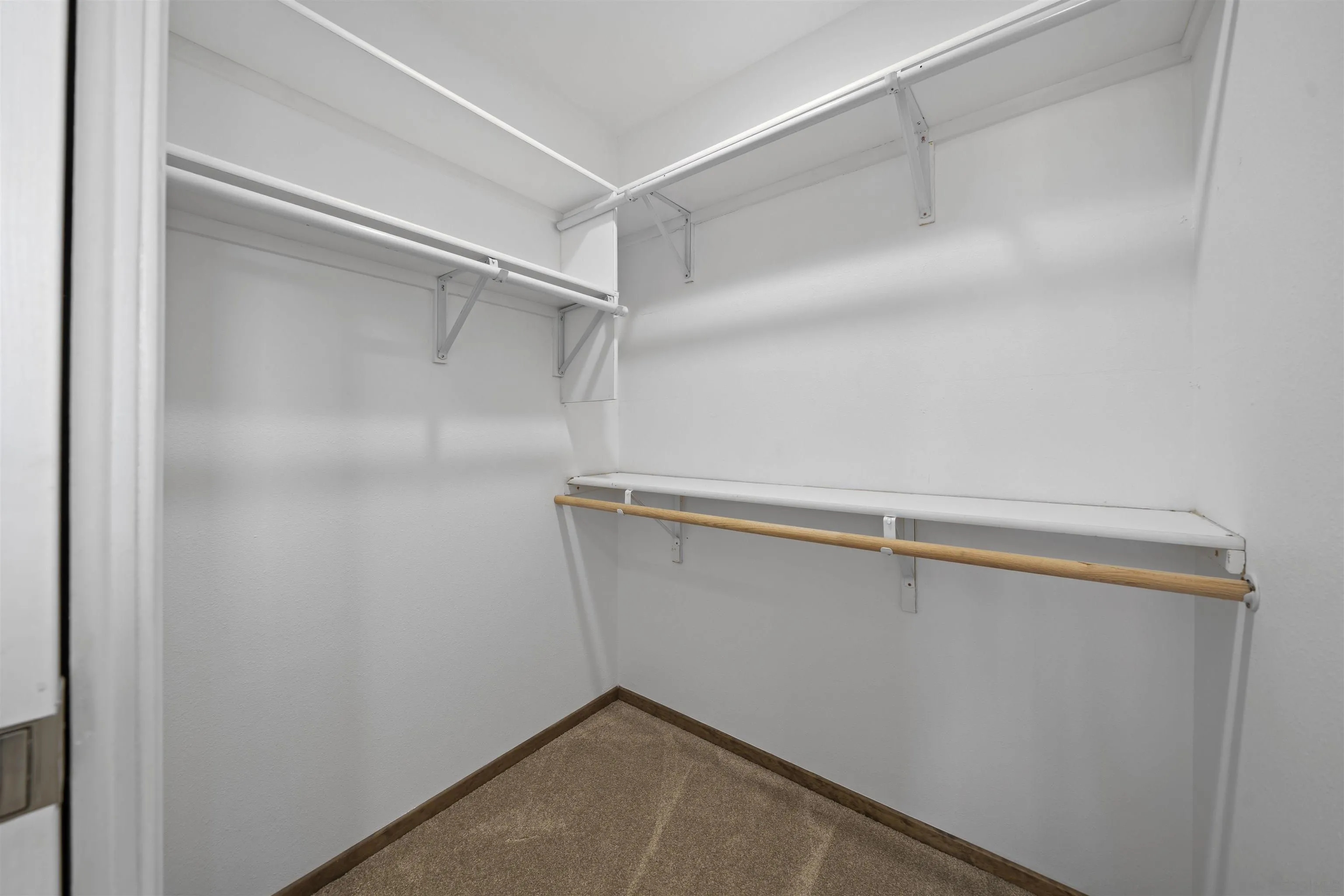 https://cdn.realtyfeed.com/cdn/127/2601248/f160f0b3e1397f8253873412c920e5e2.webp
