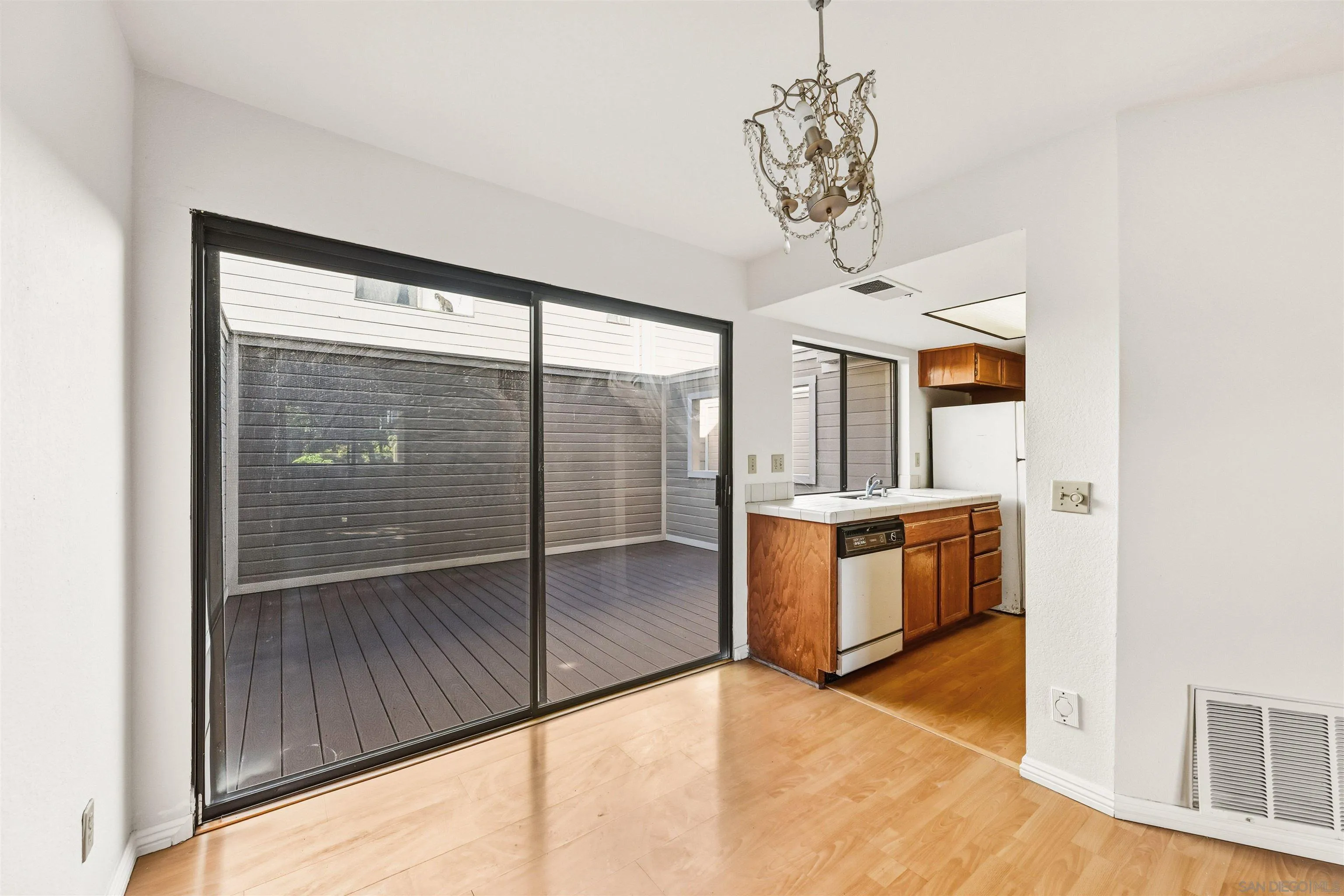 Photo #8: 2601254 Listing: Photo #8