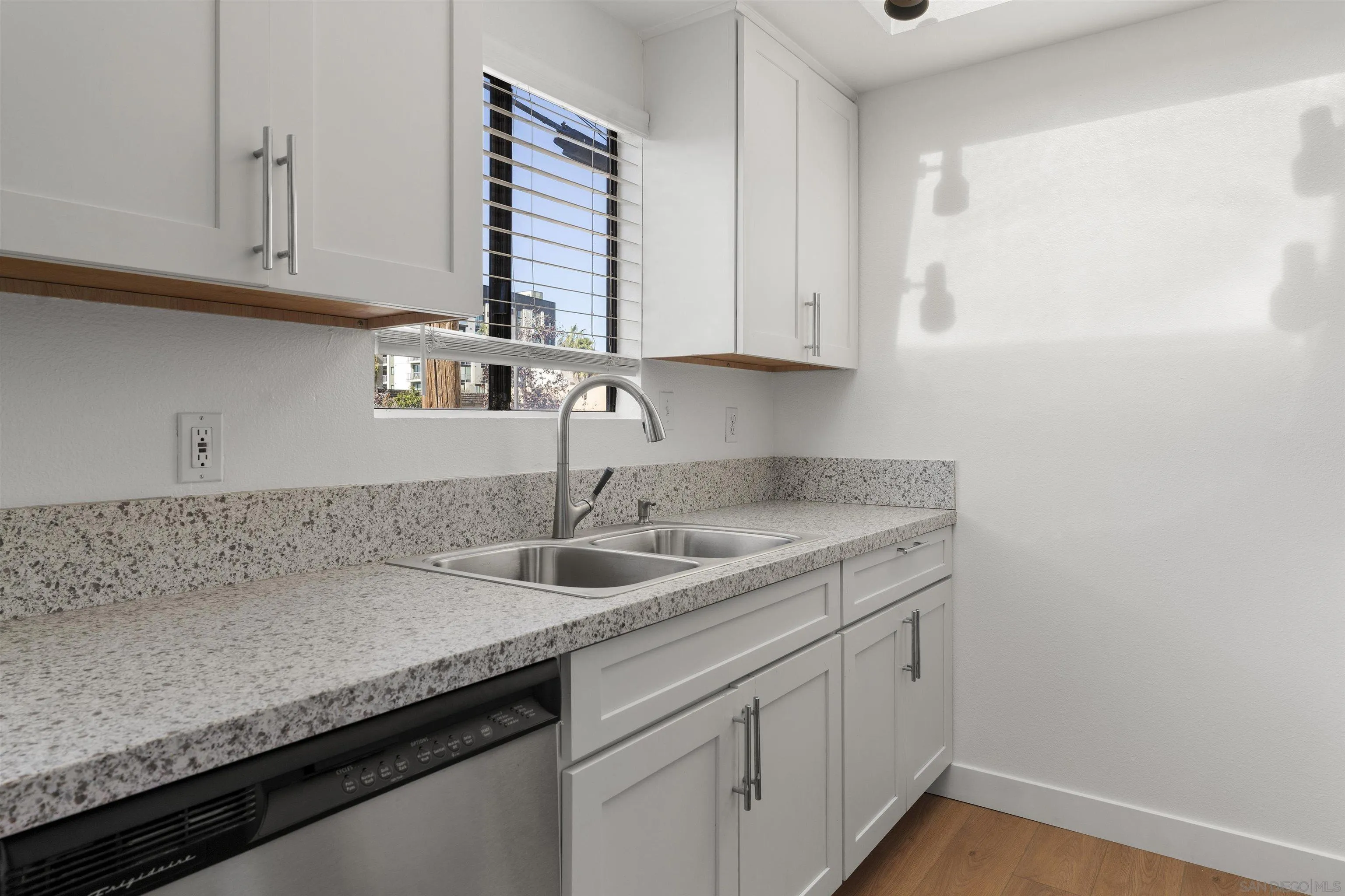 https://cdn.realtyfeed.com/cdn/127/2601267/626094f6d9e959f290e5b3a218787118.webp