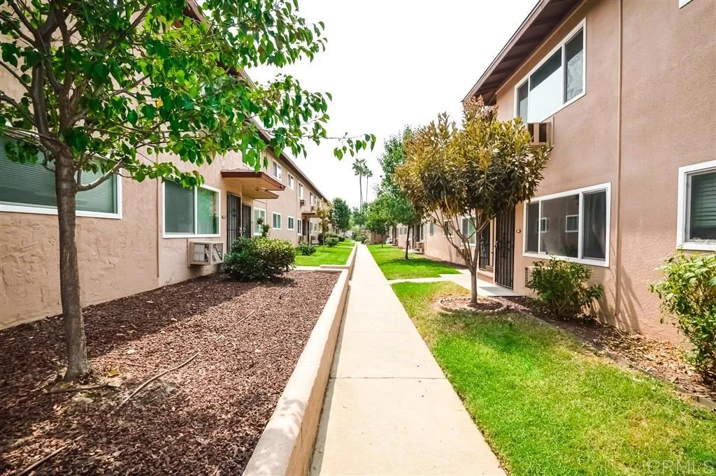 https://cdn.realtyfeed.com/cdn/127/302677736/b87049f1fc3caa1b1cc555906ddbf595.webp