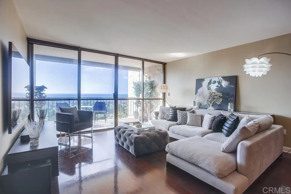 https://cdn.realtyfeed.com/cdn/127/305010937/9a626bc43f32b1be0c3d5902da4ae48c.webp