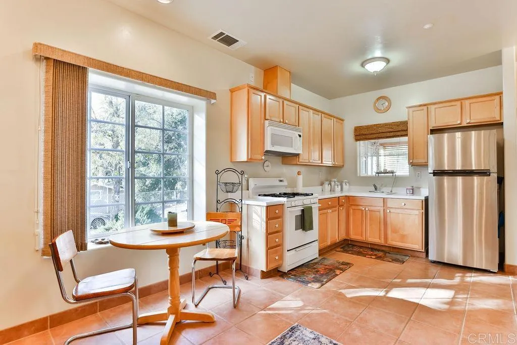 https://cdn.realtyfeed.com/cdn/127/305015541/1e397a405450fd048cd5a329ba612f6d.webp