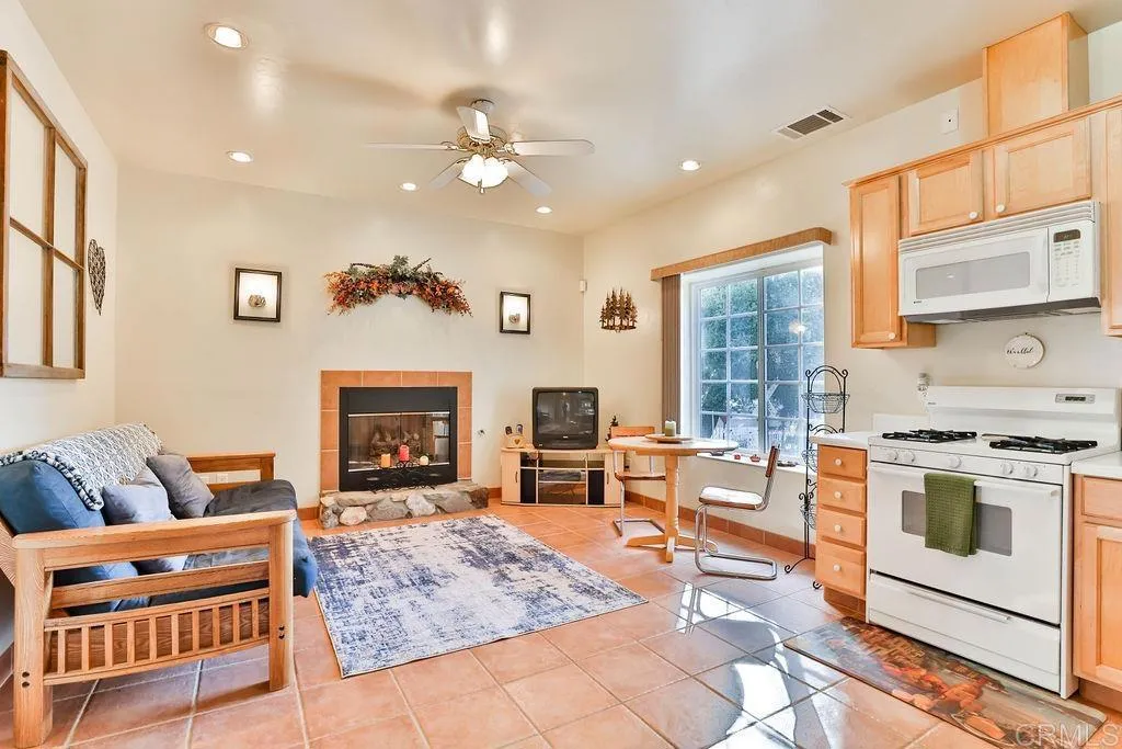 https://cdn.realtyfeed.com/cdn/127/305015541/4d9ea947a516045868ddc0f412761937.webp