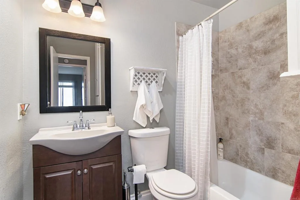 https://cdn.realtyfeed.com/cdn/127/305029638/99442aa312edf1b30f21ee3178f6ed4b.webp
