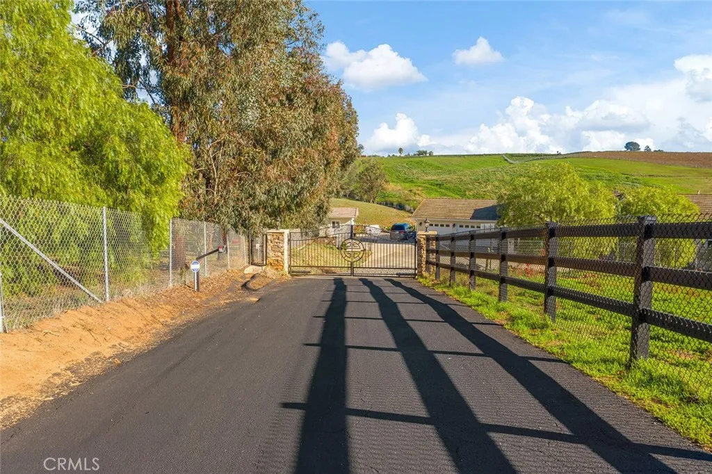 https://cdn.realtyfeed.com/cdn/127/305029974/1aadee51f0fdb91e56e1b8f5901aa38b.webp