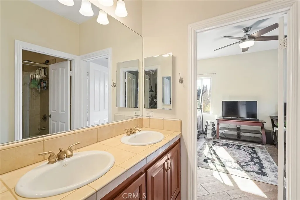 https://cdn.realtyfeed.com/cdn/127/305029974/1dd67b548cb545890546548fcec33640.webp