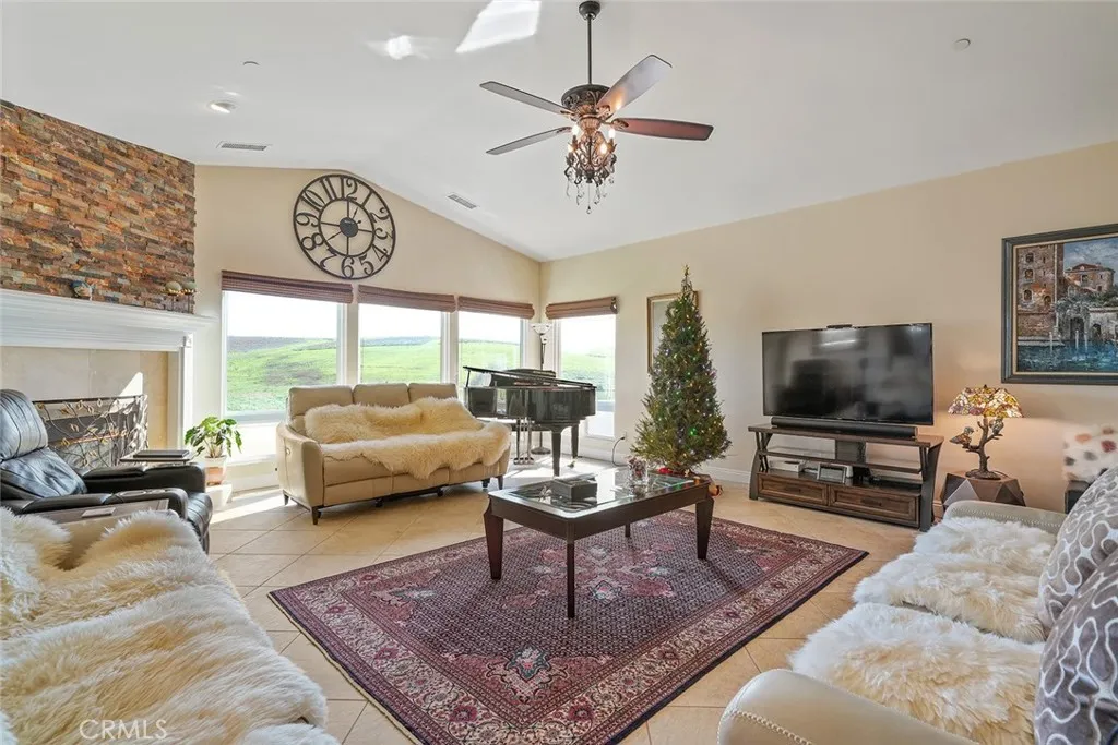 https://cdn.realtyfeed.com/cdn/127/305029974/2323dc568494da70431c14256dc34e2e.webp
