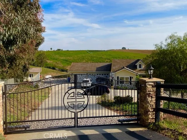 https://cdn.realtyfeed.com/cdn/127/305029974/2d40b9989cb634fe920c505fd9ea5f5b.webp
