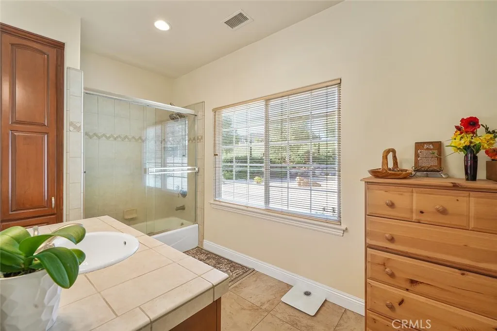 https://cdn.realtyfeed.com/cdn/127/305029974/6590a14d64595fd5837ed9027ffb10fb.webp