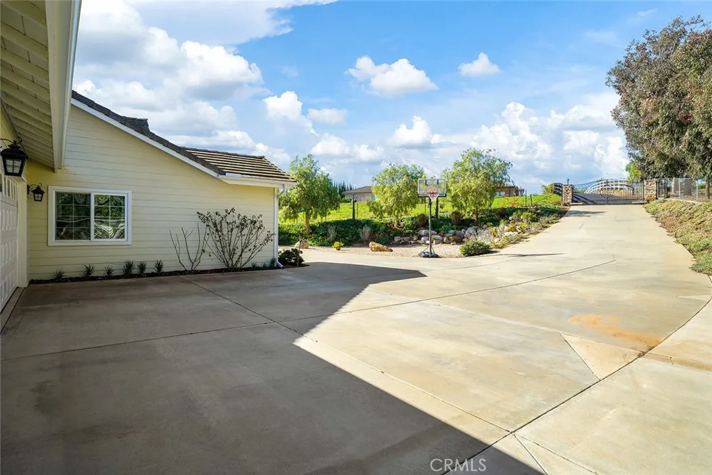 https://cdn.realtyfeed.com/cdn/127/305029974/80cef927d19d820d5a779d8f3e414229.webp
