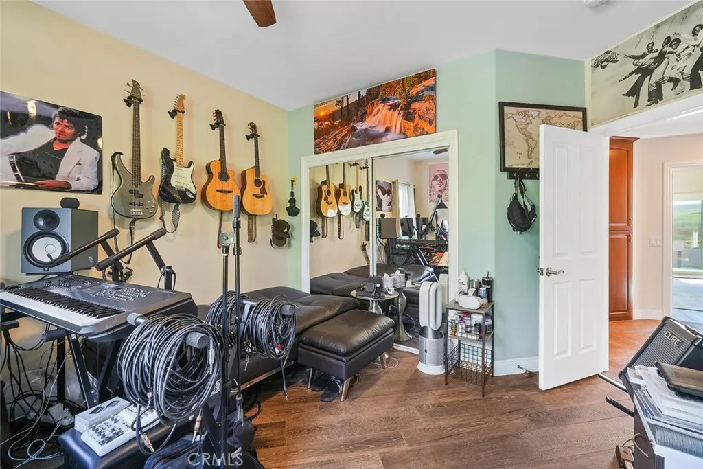 https://cdn.realtyfeed.com/cdn/127/305029974/ac6fb877e2b1a89d29fdcf78b8e9b00c.webp