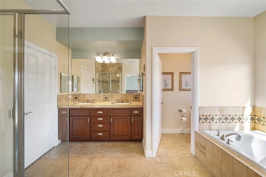 https://cdn.realtyfeed.com/cdn/127/305029974/dd7bf5f87efa331599d43742d7465711.webp