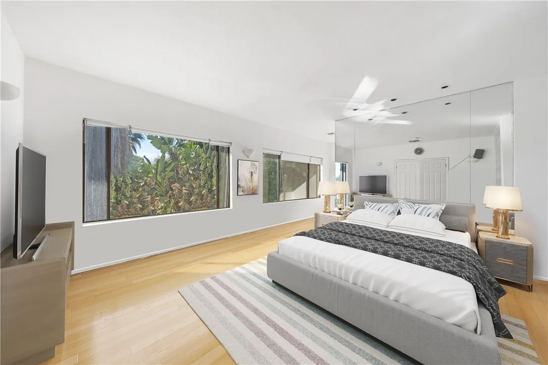 Hancock Park, CA, 90004