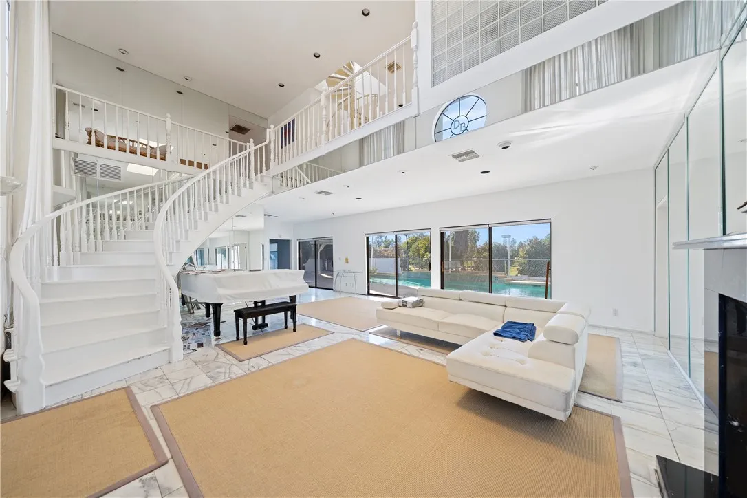 Hancock Park, CA, 90004