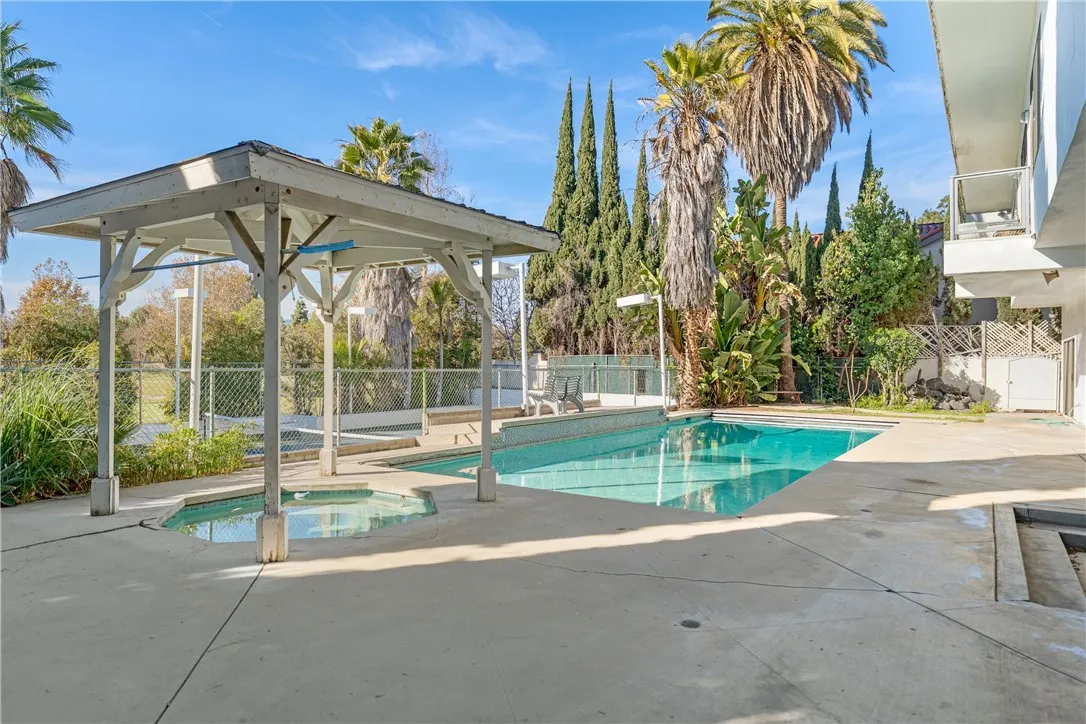 Hancock Park, CA, 90004