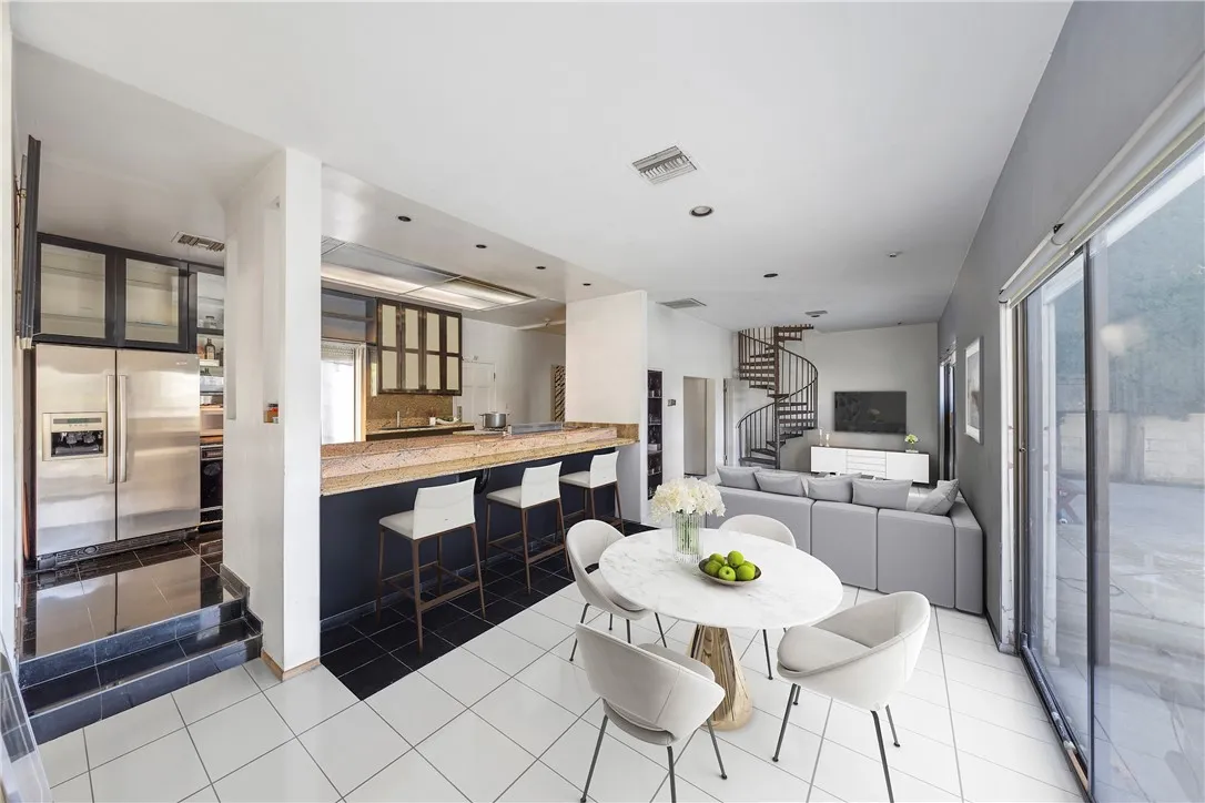 Hancock Park, CA, 90004