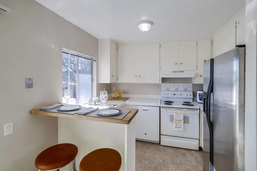 https://cdn.realtyfeed.com/cdn/127/305035013/20be2e90055a63cbfff8b7ad5bccfb7b.webp