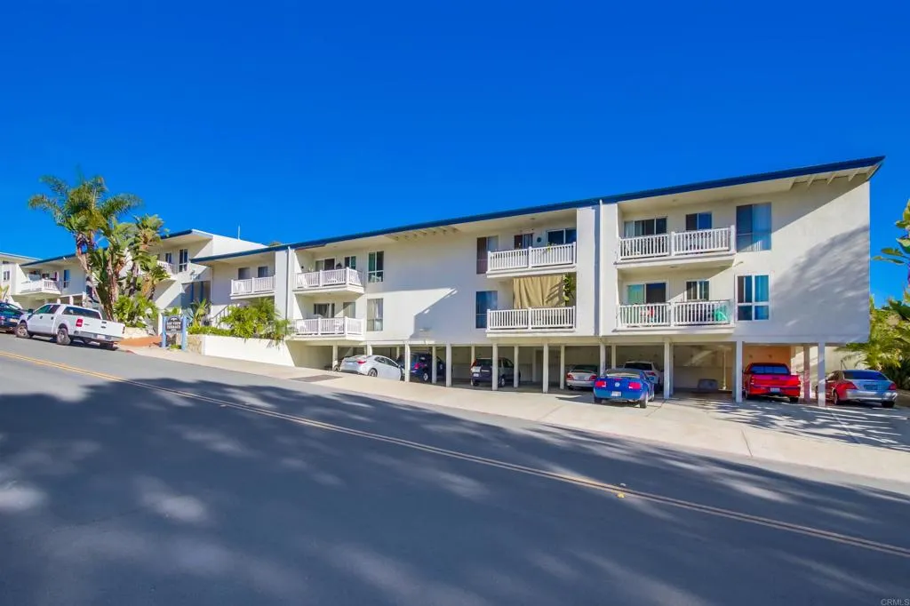 https://cdn.realtyfeed.com/cdn/127/305035013/c389863c73bbadf6514228f9545025bd.webp