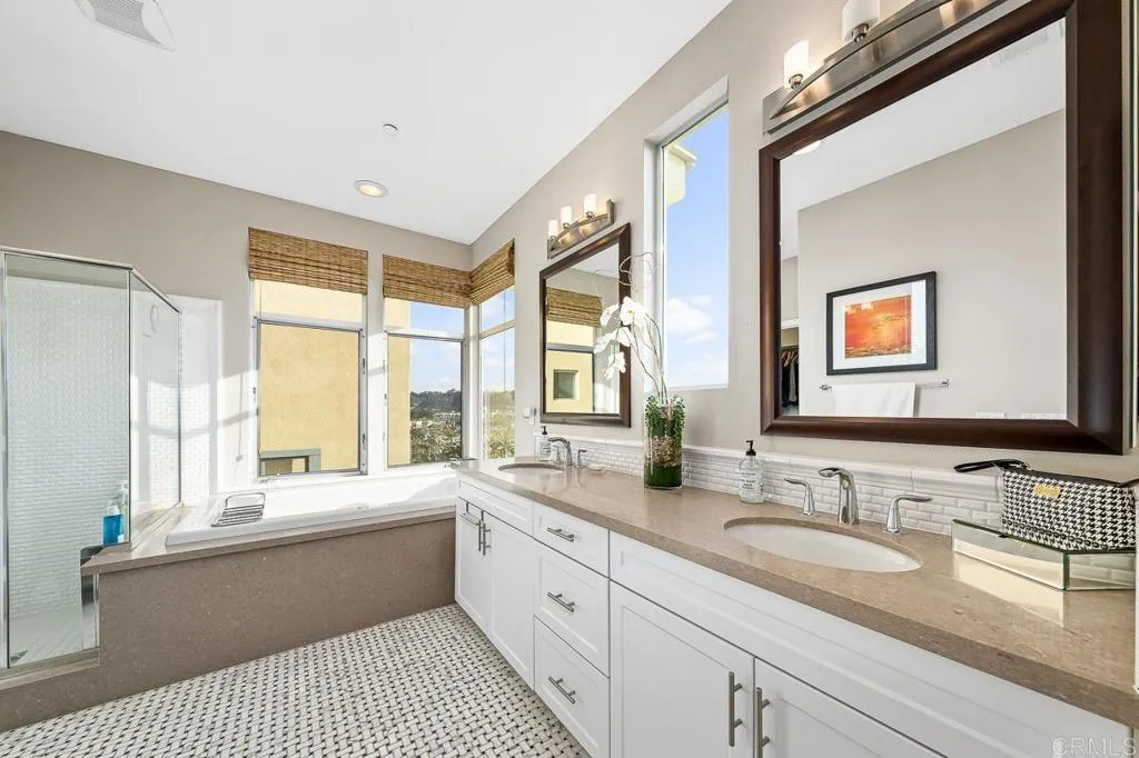 https://cdn.realtyfeed.com/cdn/127/305035453/781231aae9fa9f72f16e793dc54381d8.webp