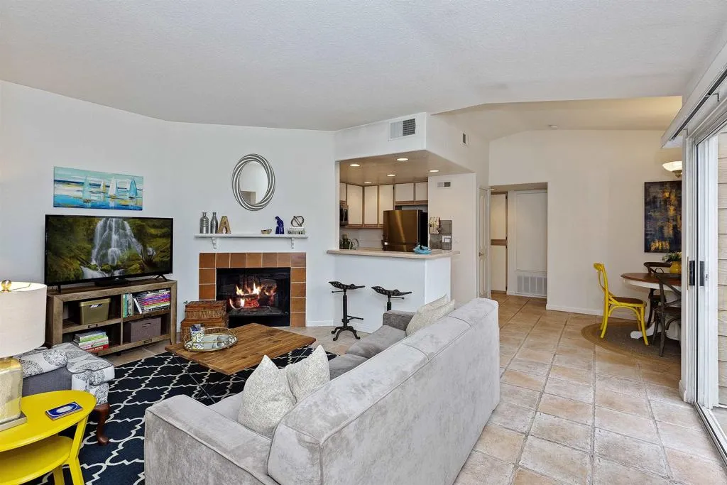https://cdn.realtyfeed.com/cdn/127/305036833/456b3e8273aab3878a986e0259d4f941.webp