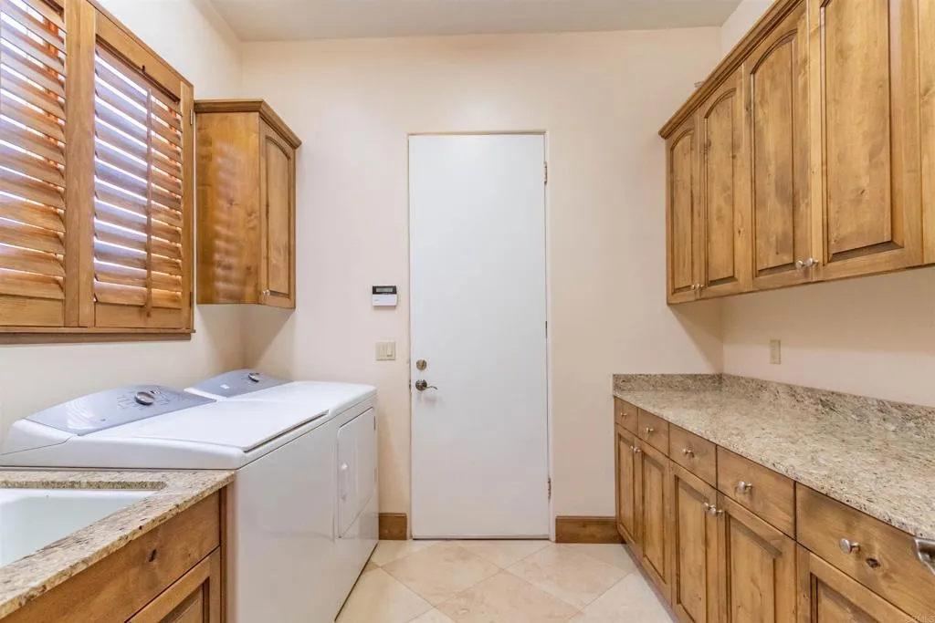 https://cdn.realtyfeed.com/cdn/127/305037268/02f757f2a6c83c4c3fd7088aaa132579.webp
