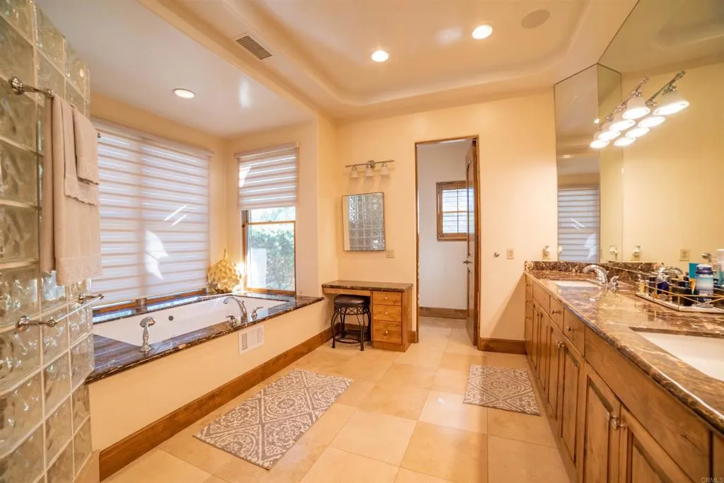 https://cdn.realtyfeed.com/cdn/127/305037268/4c887f71175e34733448b9e87e62ae13.webp